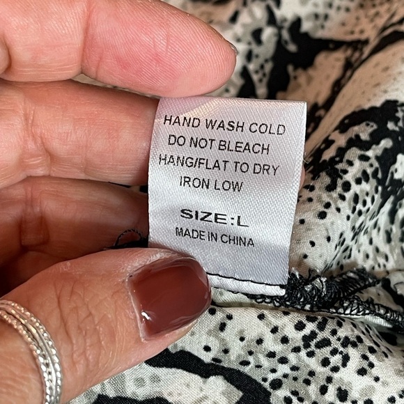 ACOA Lace Trim Black White Tank Top Snake Skin Print Adjustable Straps Medium - Picture 5 of 8